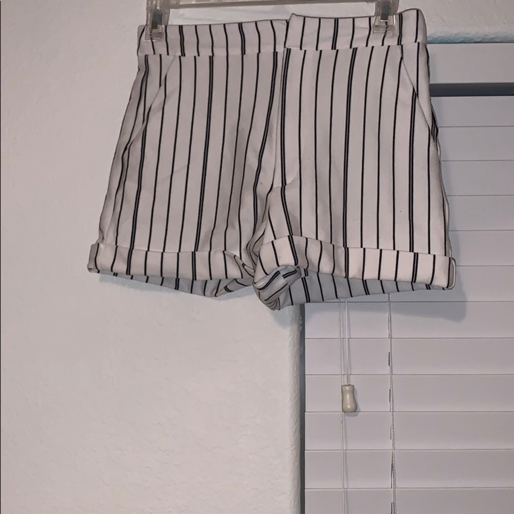 Forever 21 black and white zip up shorts